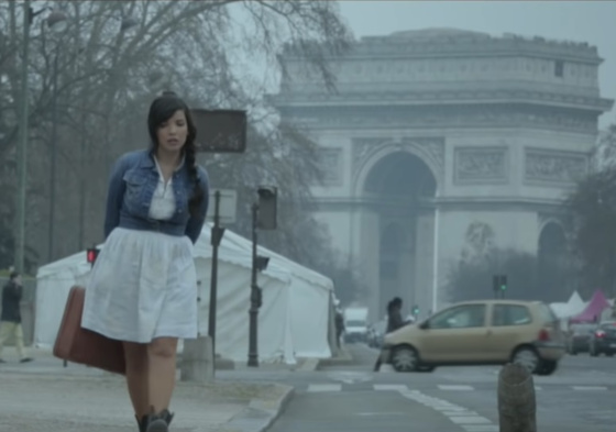 кадр из клипа «Dernière danse»