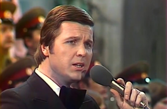 Лев Валерьянович Лещенко исполняет песню «День Победы» в 1975 году