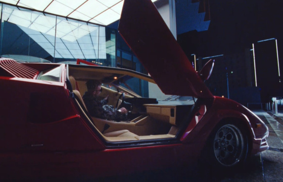Кадр из клипа «Lamborghini Countach»
