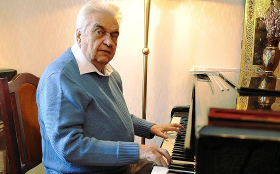 Евгений Крылатов, автор музыки песни «Три белых коня»