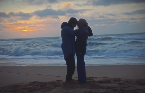 Кадр из клипа «Французский поцелуй»