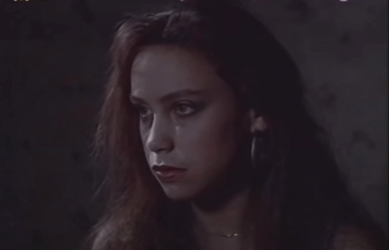 Кадр из клипа Евгения Осина «Плачет девушка в автомате»