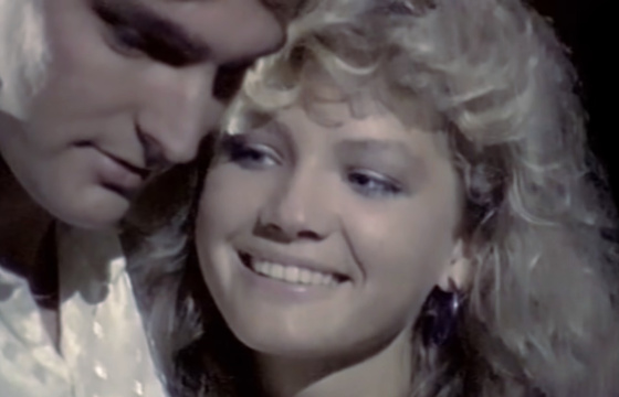 Кадр из клипа «Чужая свадьба»