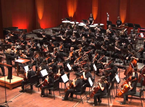 оркестр исполняет «Пляску смерти»